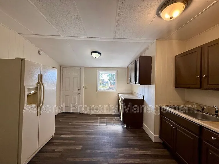 2810 E 46th St #B — Photo 12