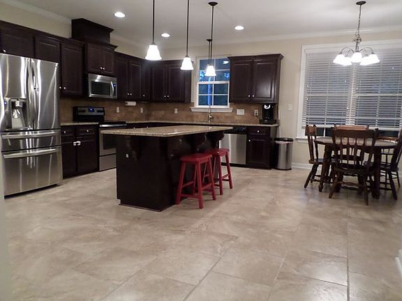 5th image of 1025 Spotswood Cir