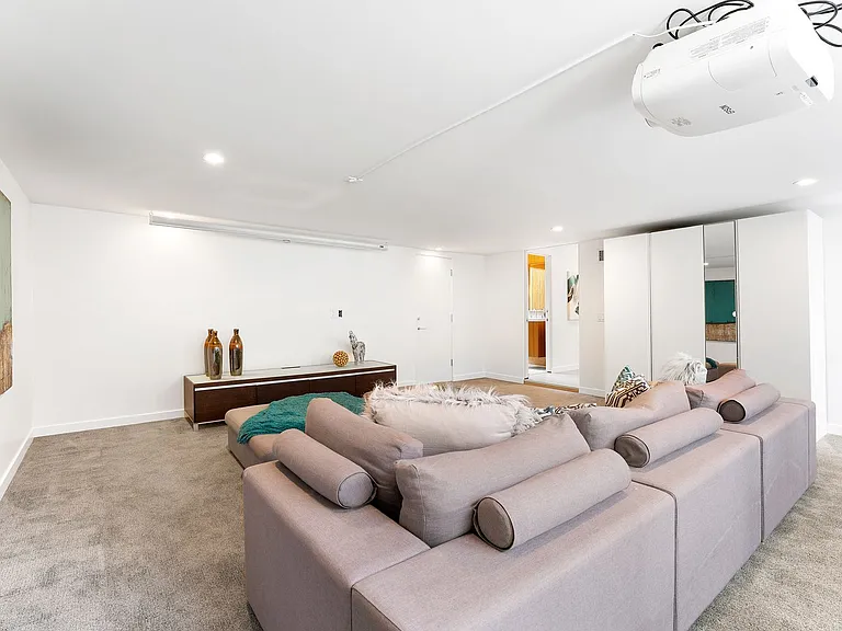 6225 Frondosa Dr — Photo 19