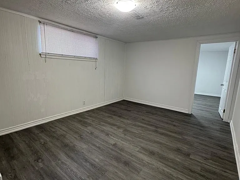 1467 Oxford St — Photo 28