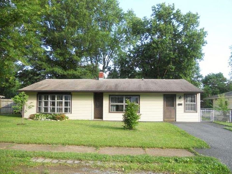 Welcome to 29 Chaucer Drive!