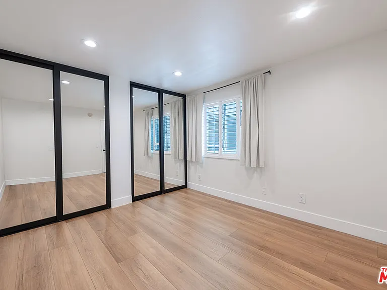 5500 Owensmouth Ave #328 — Photo 13