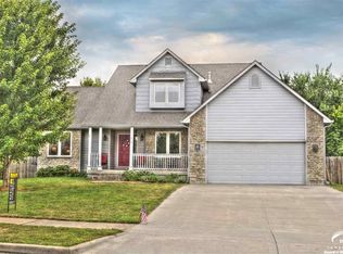 215 Hillside Dr, Baldwin City, KS 66006