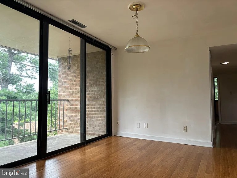 525 N Armistead St #302 — Photo 4