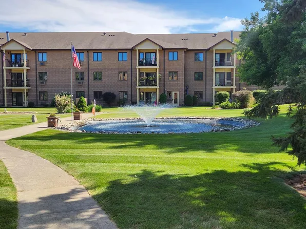 530 North Silverbrook DRIVE #335, West Bend, WI 53090