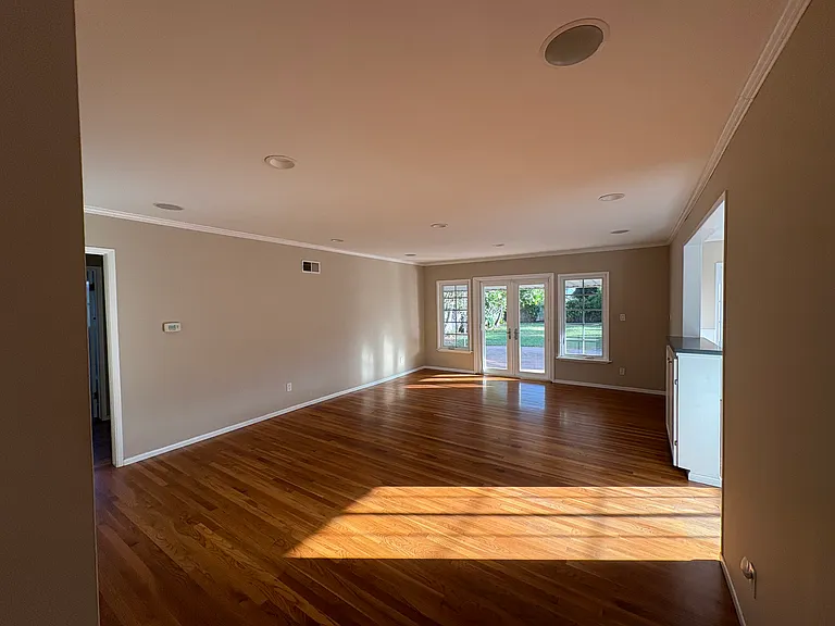 Cottage Ave — Photo 3
