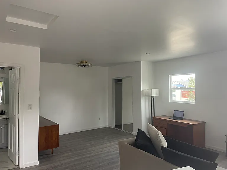22602 Victory Blvd — Photo 16