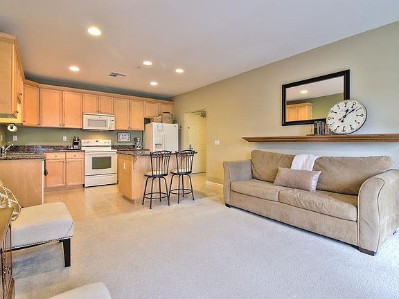 5th image of 88 N Jackson Ave Unit 324