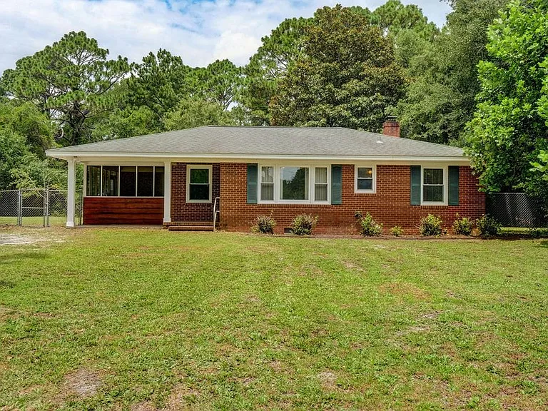 219 Spruce Cir — Photo 1