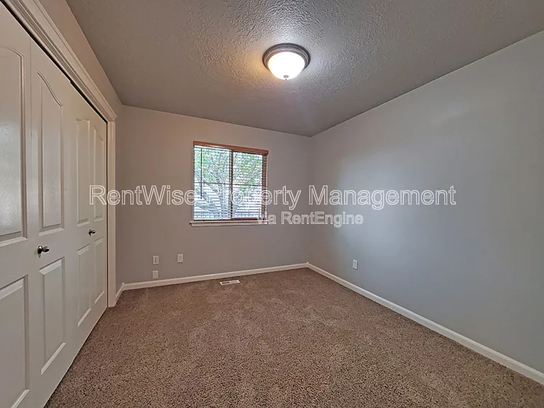 575 W Elias St — Photo 12