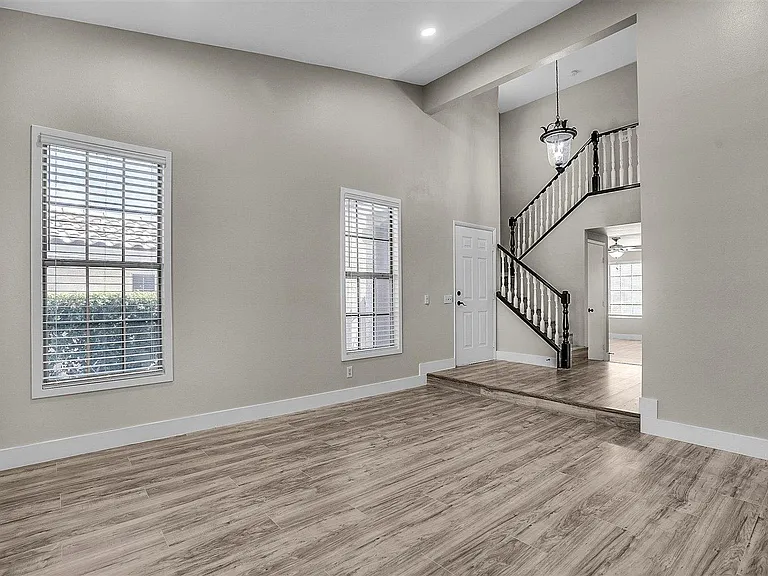 7705 Sea Wind Dr — Photo 3