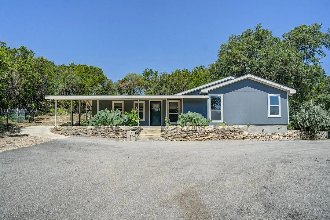 3 bed, 2.5 bath, 2127 sqft, $2,500 — Photo 1