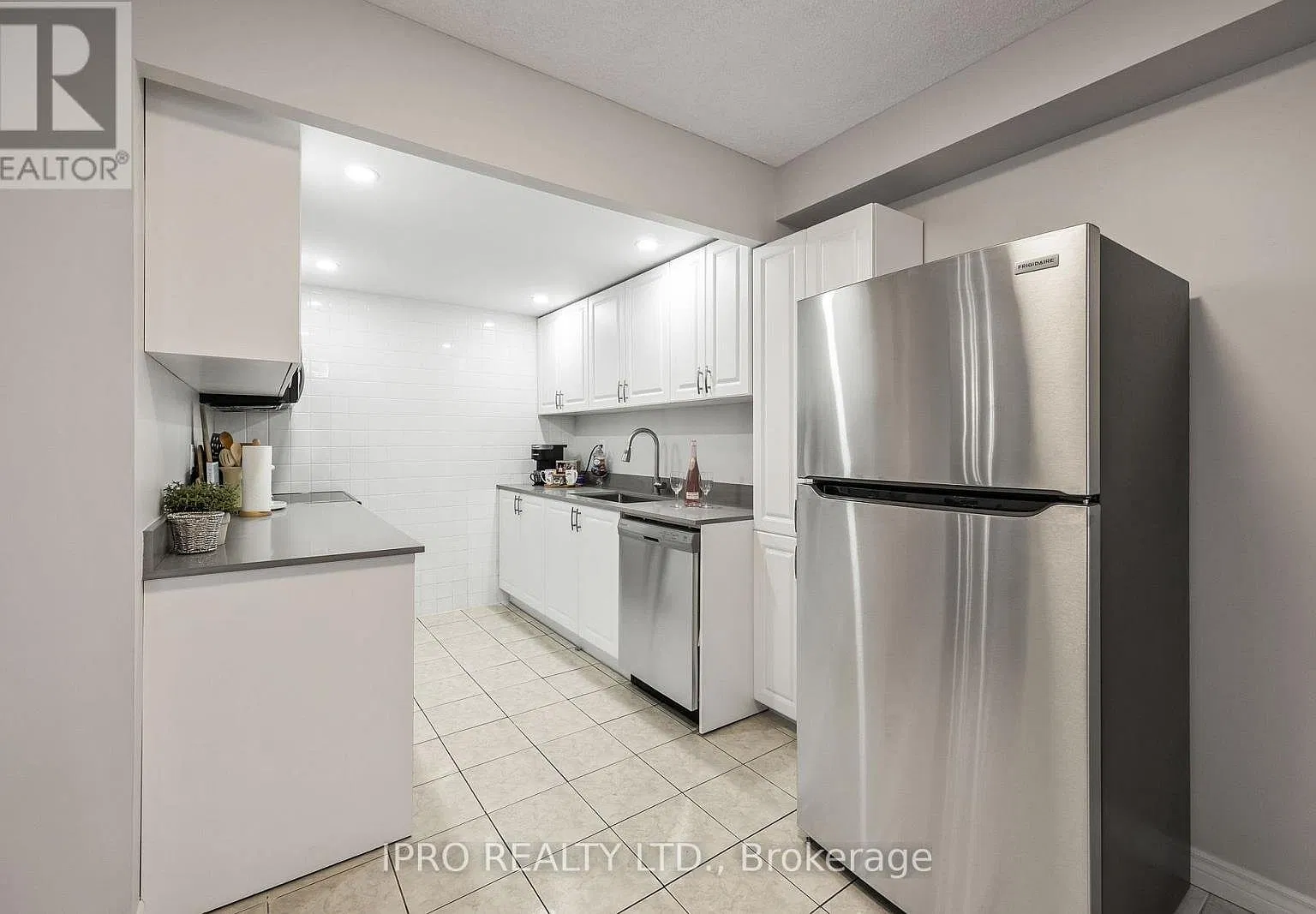 1 bed, 1300 sqft, $1,200 — Photo 3