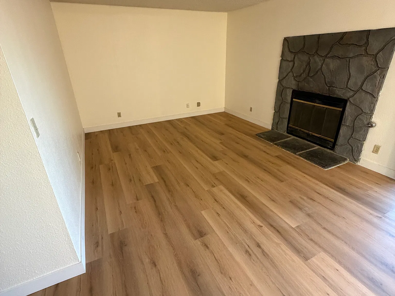 2 bed, 900 sqft, $1,800 — Photo 3