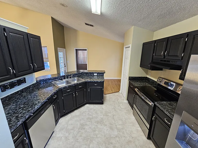 12634 Ringwood Ave — Photo 8