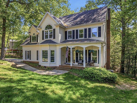 2nd image of 32 Wrenwood Ct