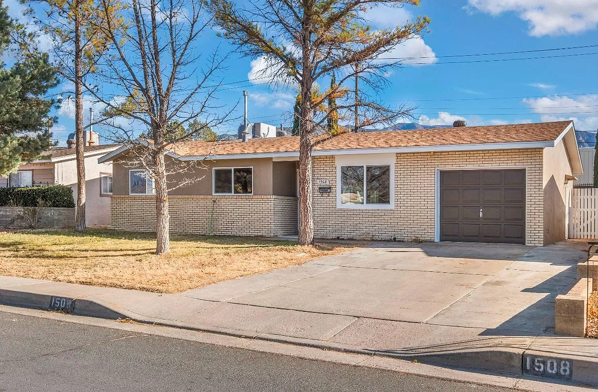 3 bed, 2.0 bath, 1554 sqft, $2,200 — Photo 3