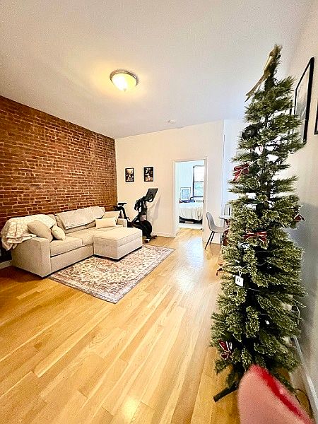 1st image of 47 W 68th St APT 3R