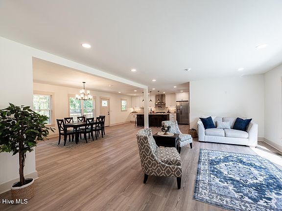 4th image of 1505 Evergreen Avenue