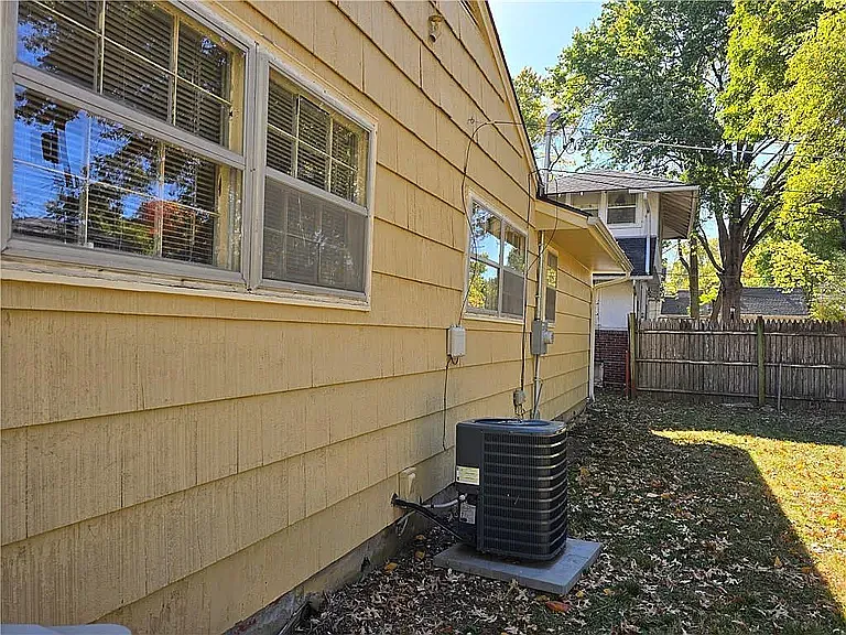 5732 Lydia Ave — Photo 6