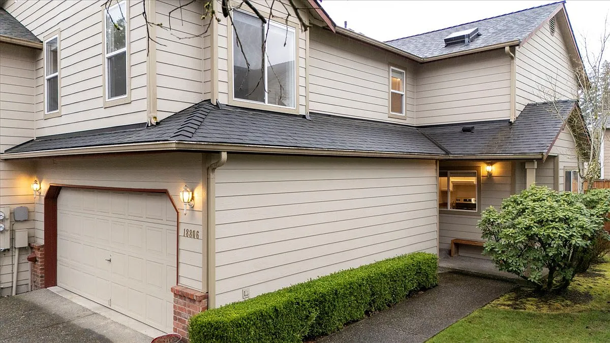 3 bed, 2.5 bath, 1568 sqft, $3,200 — Photo 3