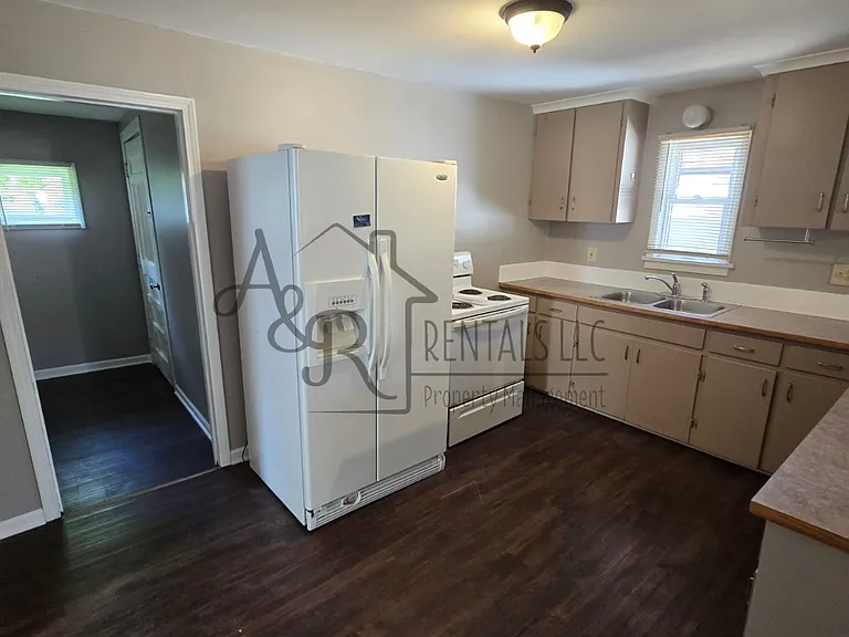 717 W Kansas St #1 — Photo 5