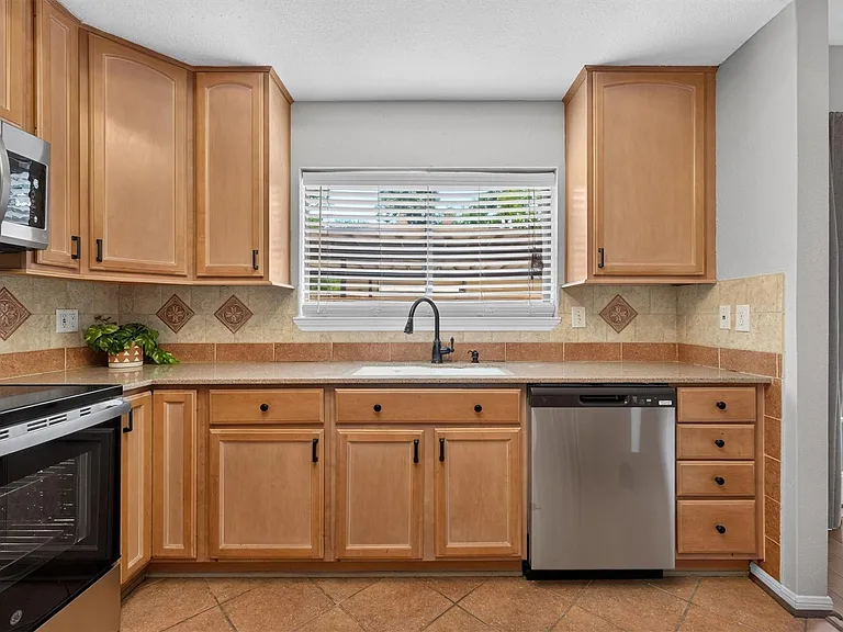 11711 Memorial Dr #621 — Photo 11