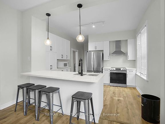 3rd image of 252 Cheapside St