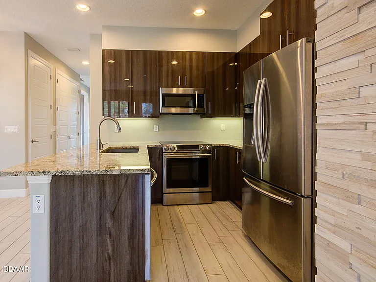 1320 N Beach St — Photo 12