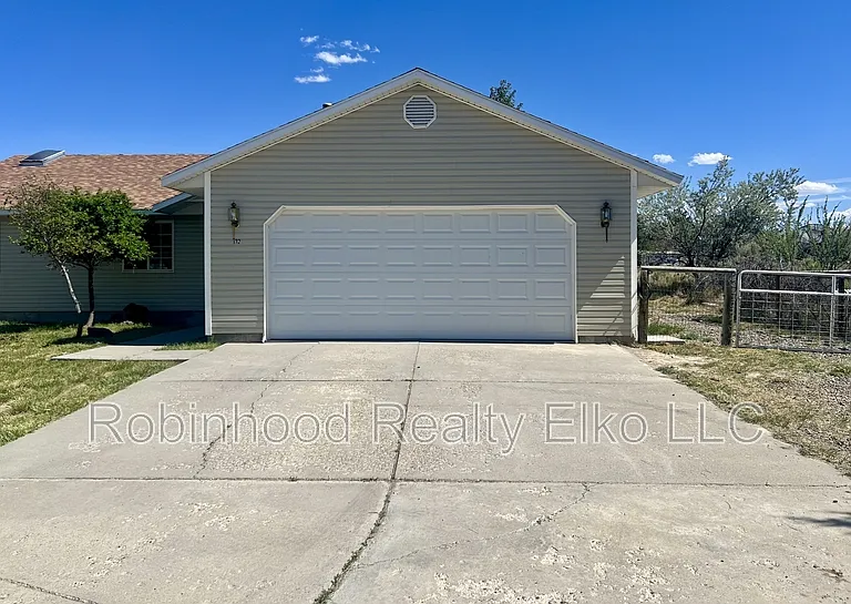 132 Flora Pl — Photo 2