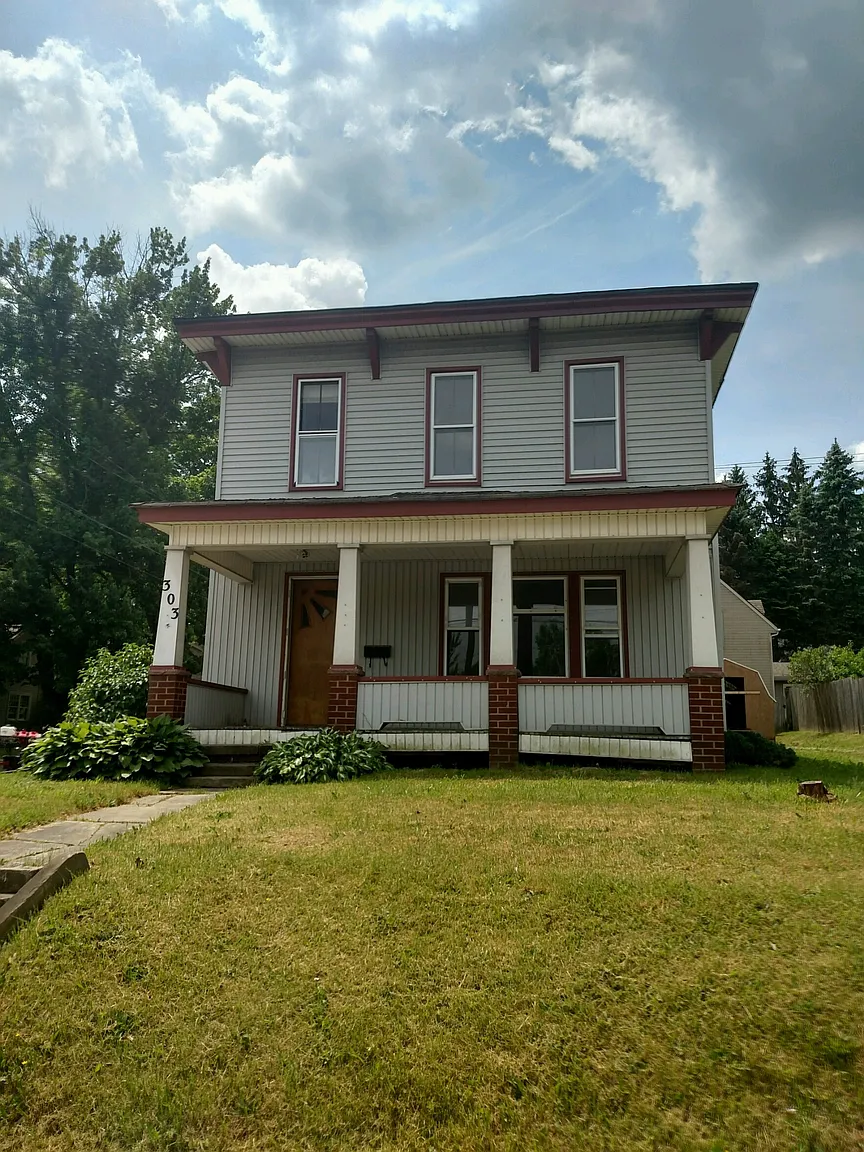 303 W Liberty St photo 1