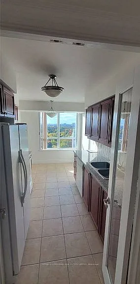 15 Greenview Ave #2012 — Photo 4