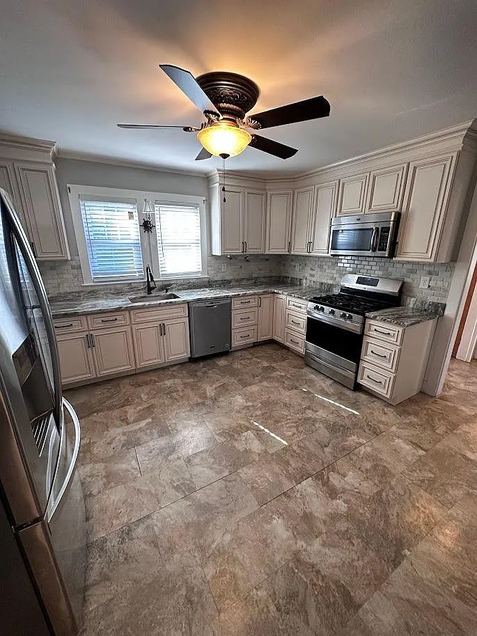3 bed, 1300 sqft, $3,500 — Photo 2