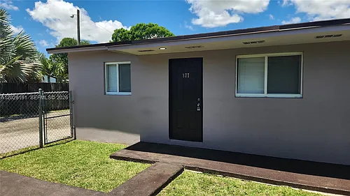 877 NW 10th St #- Photo 1