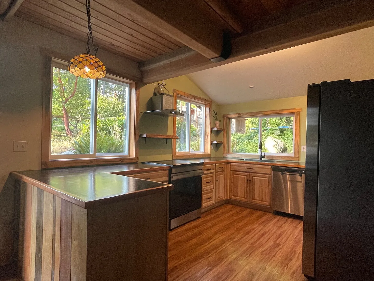 3 bed, 1.0 bath, 1500 sqft, $3,300 — Photo 4