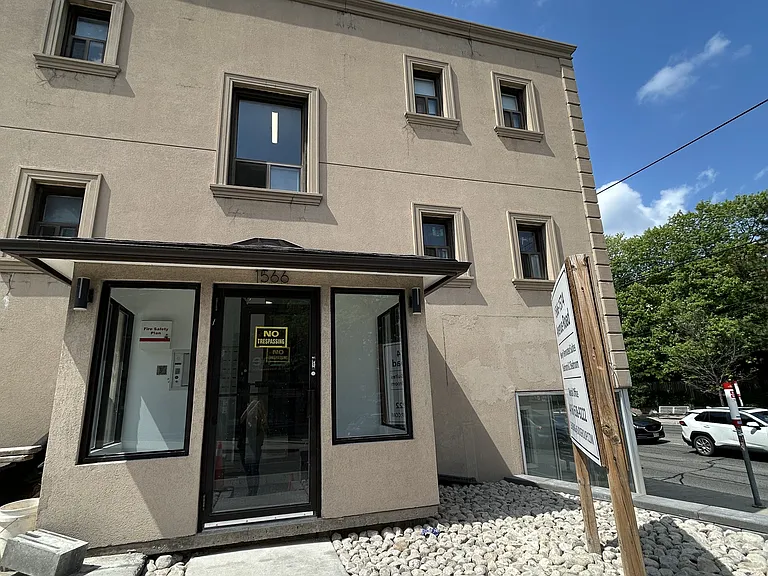 1566 Avenue Rd #203 — Photo 8