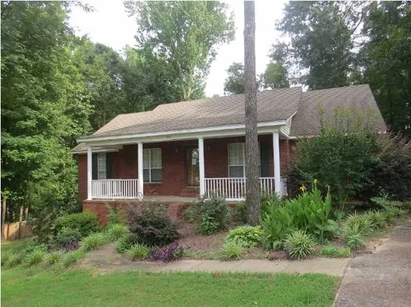 99 Hilton Cir, Deatsville, AL 36022