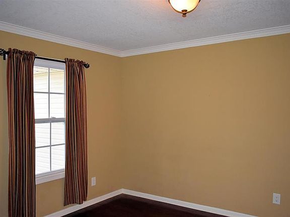 3rd image of 1650 Autumn Dr