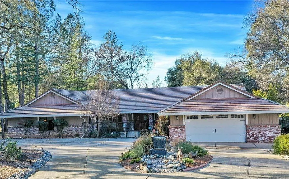 19004 Chickadee Ct photo 1