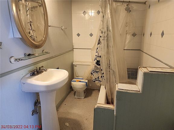 4th image of 383 S Prospect St