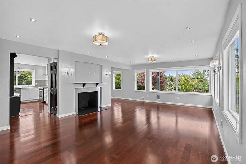 4th image of 346 Lawrence Street