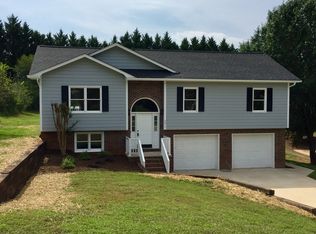 5011 Woodfield Dr, Hickory, NC 28602