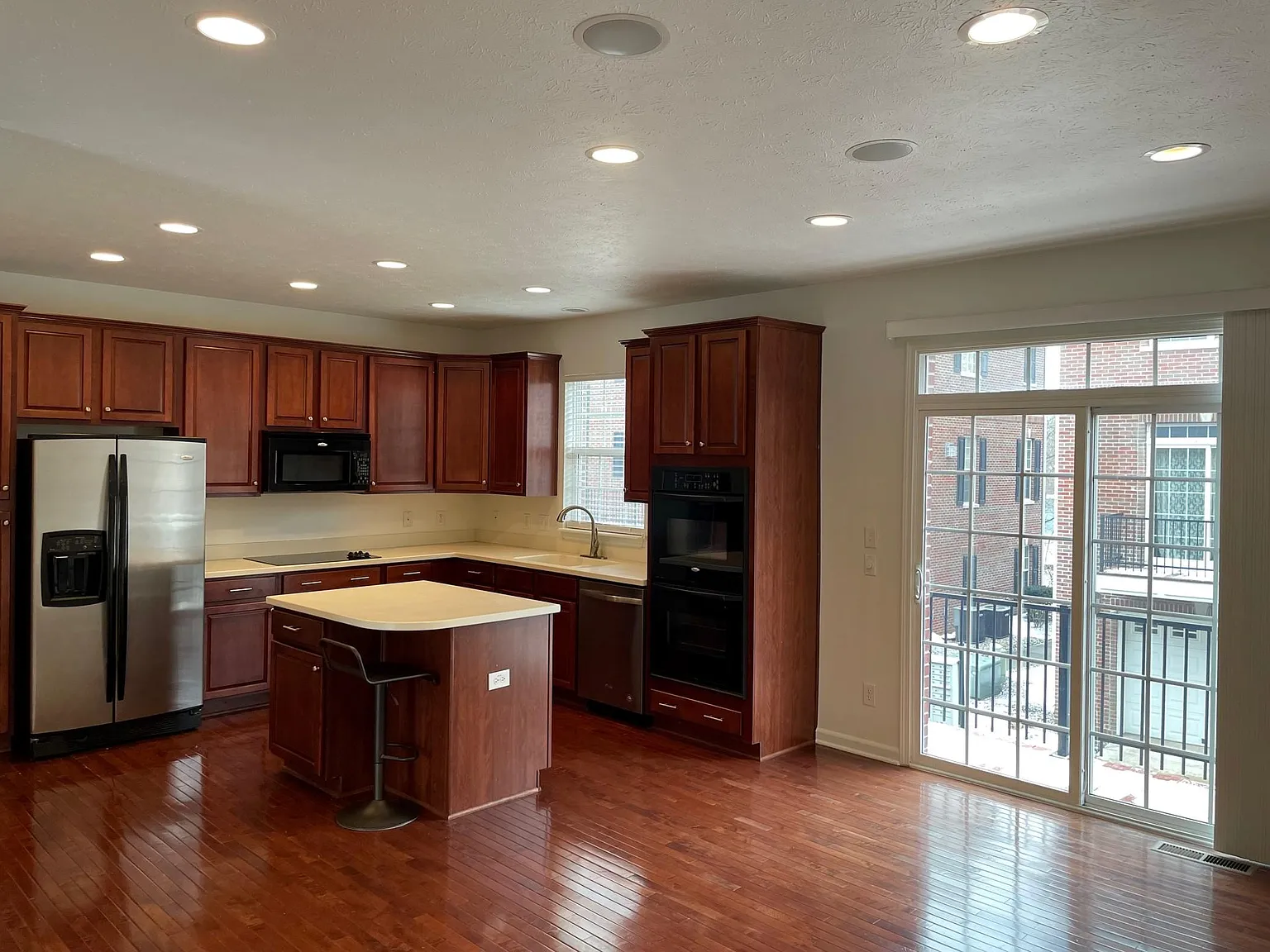 3 bed, 2.5 bath, 2227 sqft, $2,500 — Photo 4