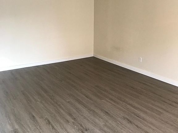 4th image of 6219 Roosevelt Way NE #24