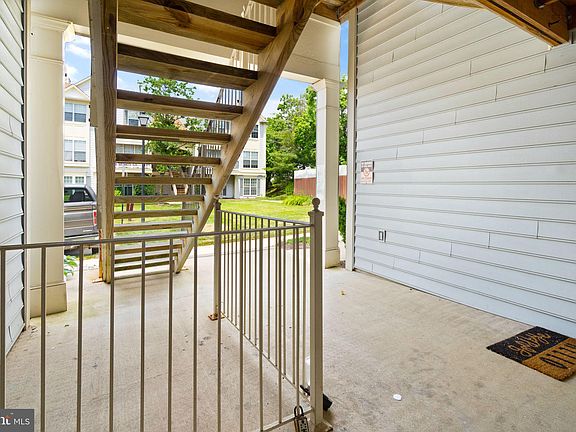 4th image of 8203 Crossbrook Ct S #101