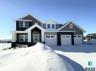 6705 E Roddel Cir, Sioux Falls, SD 57110