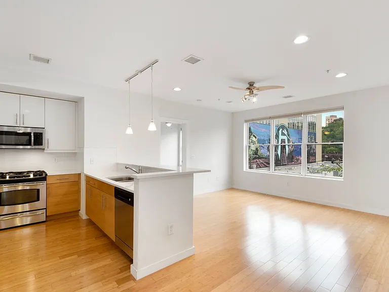 1325 Adams St #402 — Photo 10