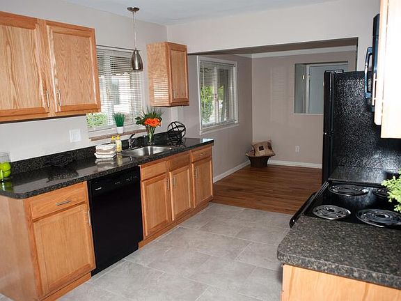 2nd image of 33231 Sheridan St