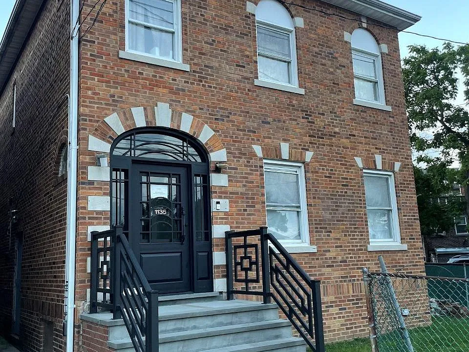 1135 Waring Ave #2
