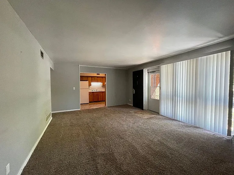 300-315 Moundale Ct — Photo 2
